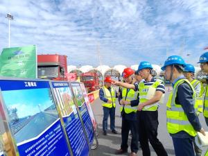 南京繞越高速精細抗滑保護層試驗段成功鋪筑