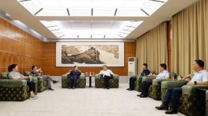 江蘇新越集團與高遠路業(yè)集團座談交流